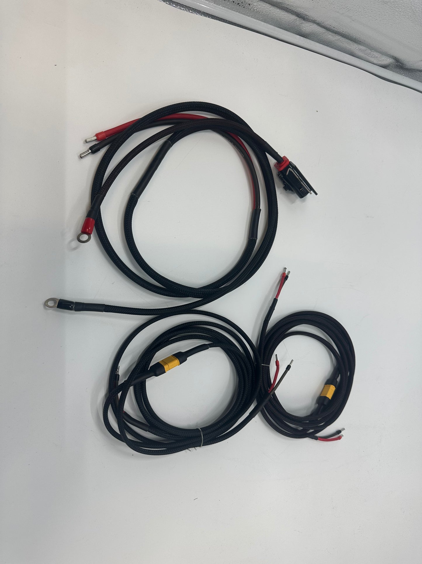 single amp in the faring 8 gauge wiring harness with rear speaker quick disconnect  (no rca )